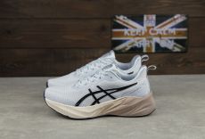ASICS Novablast 3 Le