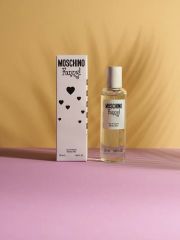 Тестер Moschino Funny, производство Дубай, 50 ml (LUXE) Арт.: 2876 Аромат Moschino Funny («Москино Фанни») был выпущен в 2007 году знаменитой парфюмерной компанией Moschino. Этот игривый аромат был ра
