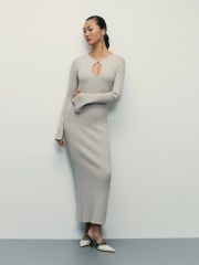 514996 ZARINA Платье молочный
