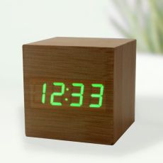 Электронные часы в деревянном корпусе VST-