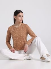 473227 Апрель Лонгслив белые пятнышки на светло-коричневом