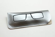 Чехол серебряный очки