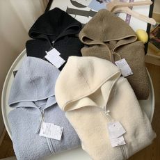 Тёплая свободная куртка из овечьей шерсти с капюшоном