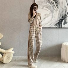 Костюм женский с широкими брюками из двух частей