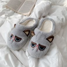 Зимние плюшевые тапочки с грустным котом