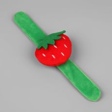 7830453 Игольница на браслете «Клубничка», 23 × 7 × 2,5 см, цвет зелёный/красный