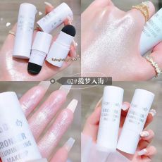 Popo Candy Хайлайтер для лица со спонжем Bronzer Iluminating, тон 02 Арт.: 7406 С помощью хайлайтера можно контурировать лицо, нанеся пудру на те участки, которые нужно подчеркнуть. Такая светотеневая