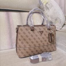 Женская сумка GUESS из PU