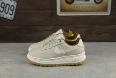 Nike Air Force 1 Luxe из натуральной прочной кожи