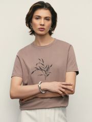 514774 ZARINA Футболка капучино