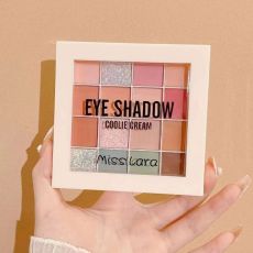 MISS LARA Палетка теней для век EYE SHADOW, 16 шт Арт.: 0012 Палетка великолепно подходит для всех оттенков кожи и позволяют создать любой образ - от естественного до смелого и яркого. Благодаря своей
