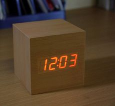 Электронные часы в деревянном корпусе VST- красные цифры