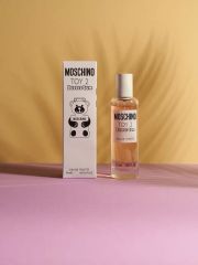 Тестер Moschino Toy 2 Bubble Gum, производство Дубай, 50 ml (LUXE) Арт.: 2920 Верхние ноты: Засахаренные фрукты, Лимон, Горький апельсин Ноты сердца: Жевательная резинка, Болгарская роза, Черника, Пер