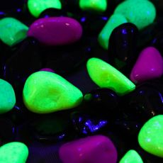 Галька флуоресцентная микс: черный, лимонный, зеленый, пурпурный, 800 г фр.8-12 мм 5411740