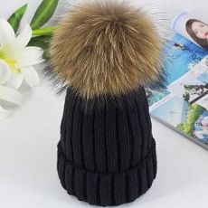 Шапка с меховым бумбоном 16 см