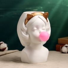 Фигурное кашпо для цветов «Девочка со жвачкой», 1.7 л, 23×22×16 см, полистоун, белое