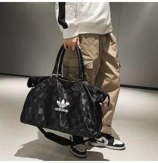 Большая вместительная спортивная сумка Adidas