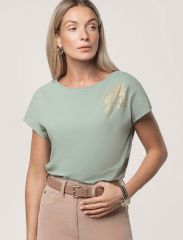 506640 VILATTE Футболка св.оливковый_ветка