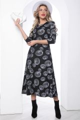 П8792 LT Collection Платье чёрный меланж с принтом