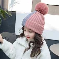 Шапка двухцветная на 3-8 лет