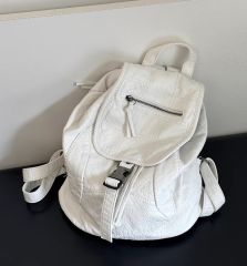 Вместительный рюкзак из мягкой кожи