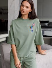 548379 VILATTE Футболка св.оливковый_колибри