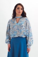 516400 Braslava Блузка серый голубой горох