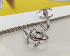 Серьги стильные